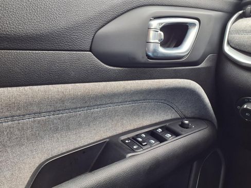 Used 2024 Jeep Compass Latitude image 17