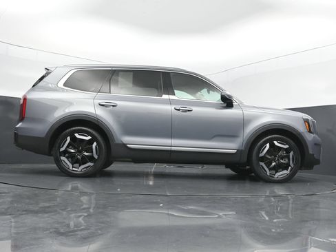 Used 2025 Kia Telluride S FWD image 41