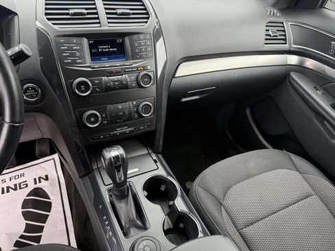 Used 2018 Ford Explorer XLT image 28