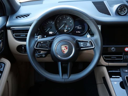 Used 2025 Porsche Macan image 9