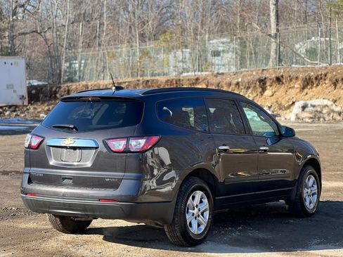 Used 2017 Chevrolet Traverse LS FWD image 6