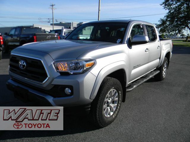 Used 2017 Toyota Tacoma SR5 w/ Tow Package AWD/4WD image 6