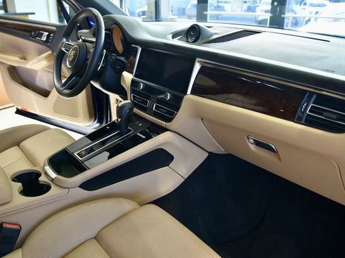 Used 2023 Porsche Macan Base image 25