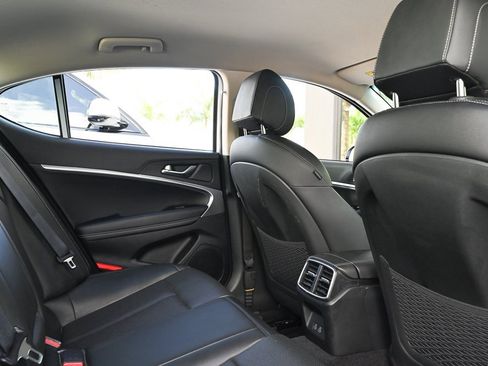 Used 2025 Genesis G70 2.5T image 10