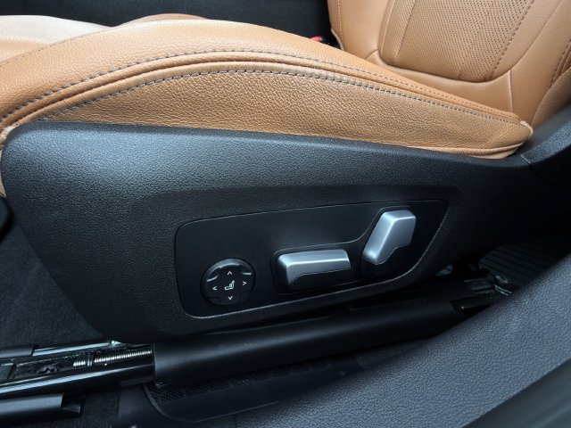 Used 2023 BMW 330e xDrive AWD/4WD image 28
