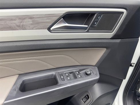 Used 2021 Volkswagen Atlas Cross Sport SE image 32