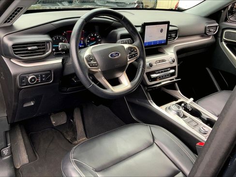 Used 2023 Ford Explorer XLT w/ Equipment Group 202A image 15