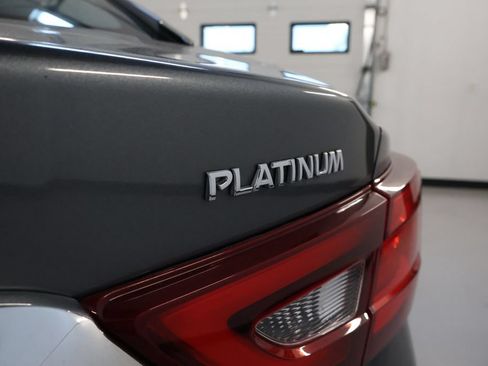 Used 2017 Nissan Maxima Platinum w/ Interior Lighting Package FWD image 11