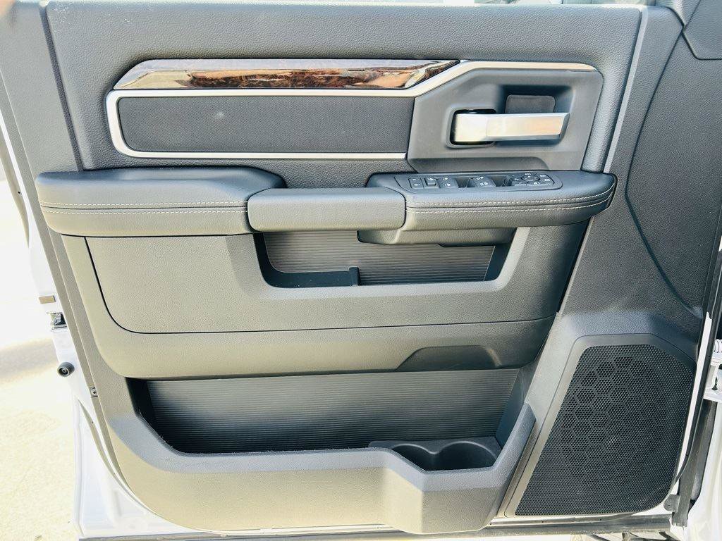 New 2025 RAM 3500 Big Horn AWD/4WD image 11