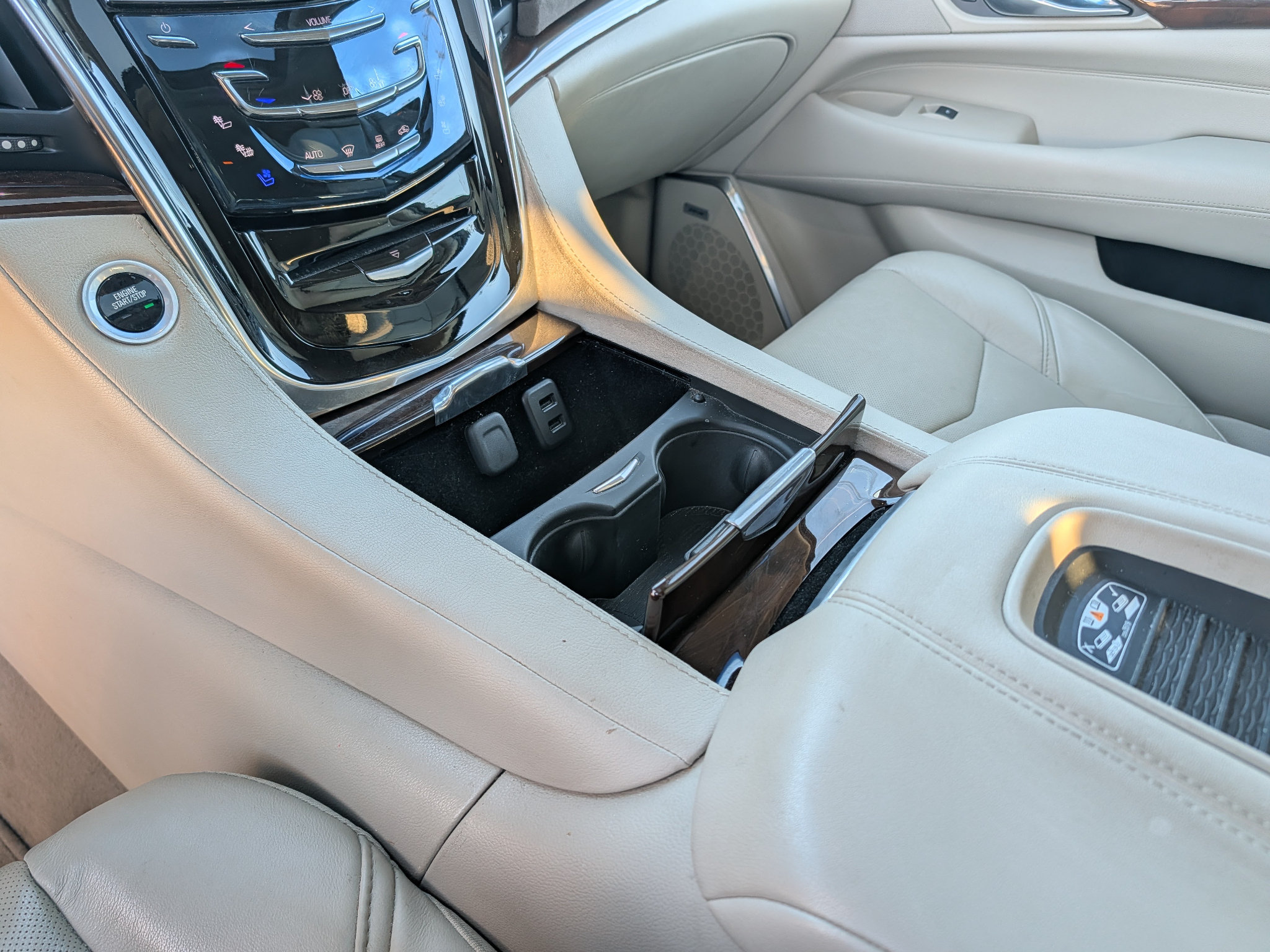 Used 2017 Cadillac Escalade ESV Luxury AWD/4WD image 23