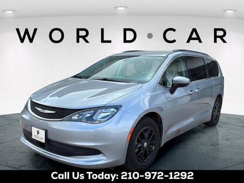 Used 2021 Chrysler Voyager Lxi FWD image 5