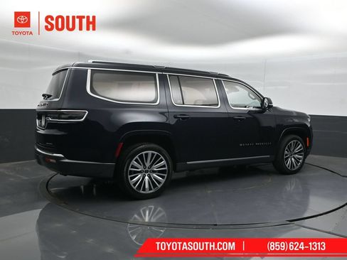 Used 2022 Jeep Grand Wagoneer Series III AWD/4WD image 2