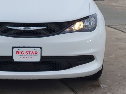 New 2026 Chrysler Voyager LX image 9