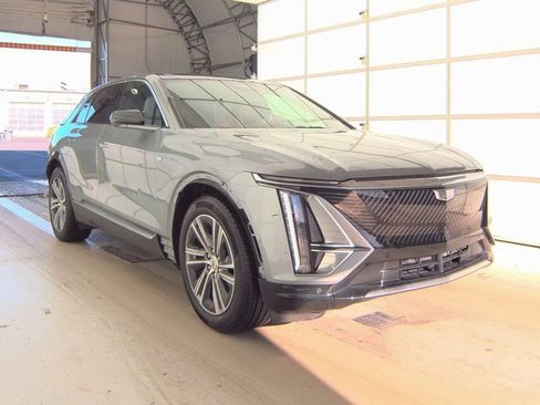 Used 2024 Cadillac Lyriq Luxury image 3