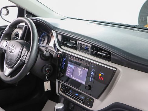 Used 2019 Toyota Corolla LE image 25