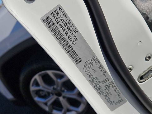 New 2026 Jeep Compass Latitude image 34