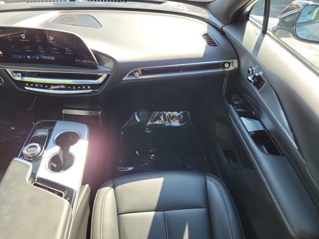 Used 2024 Cadillac Lyriq Tech RWD image 19