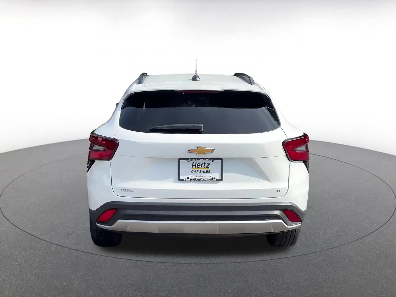 Used 2025 Chevrolet Trax LT FWD image 10