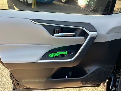 Used 2025 Toyota RAV4 XLE image 12