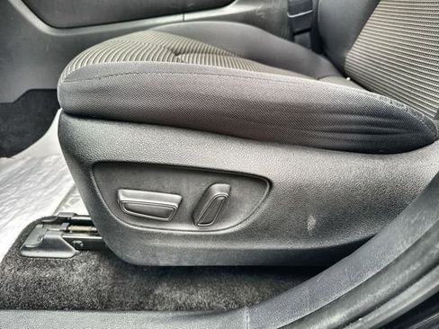 Used 2024 Toyota Highlander LE image 21