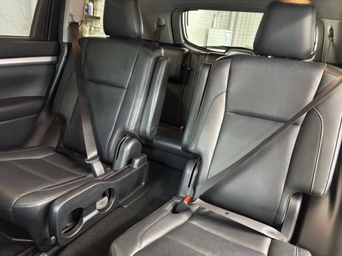 Used 2018 Toyota Highlander XLE AWD/4WD image 24