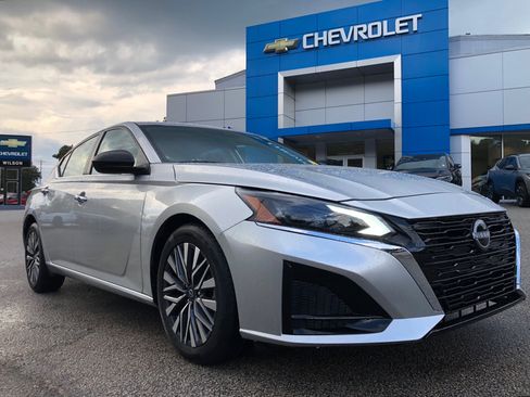 Used 2024 Nissan Altima 2.5 SV image 1