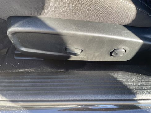 Used 2022 Dodge Challenger R/T w/ Blacktop Package image 10