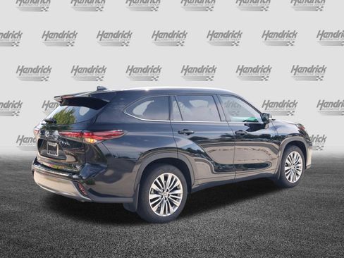 Used 2025 Toyota Highlander Platinum AWD/4WD image 9