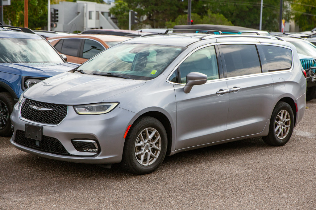 Used 2021 Chrysler Pacifica Touring-L FWD image 9