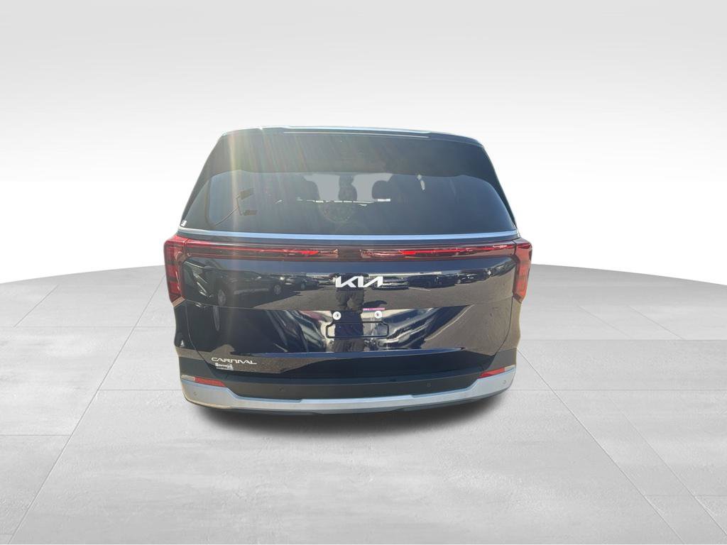 Used 2026 Kia Carnival FWD image 4