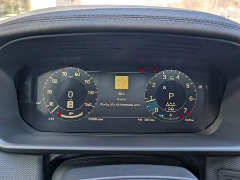 Certified 2024 Land Rover Discovery Dynamic SE image 12