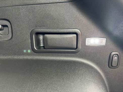 Used 2025 Chevrolet Blazer LT image 32