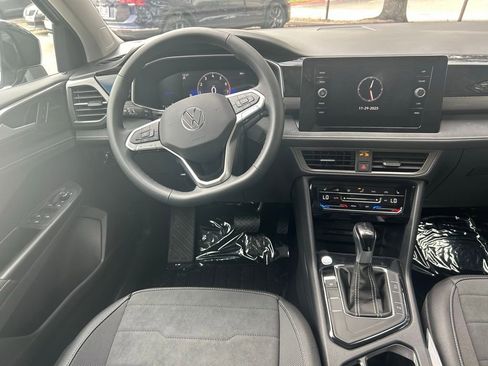 New 2026 Volkswagen Taos SE image 6