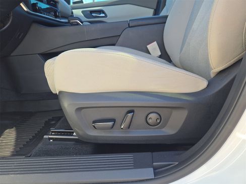 Used 2025 Nissan Rogue SV image 29