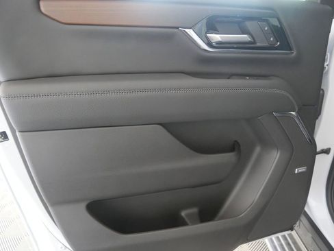 New 2026 GMC Yukon XL Denali w/ Denali Reserve Package AWD/4WD image 16