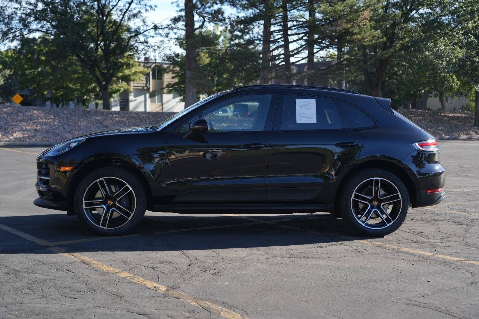 Used 2021 Porsche Macan AWD/4WD image 2