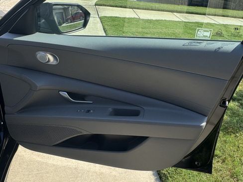 Used 2021 Hyundai Elantra SE FWD image 10
