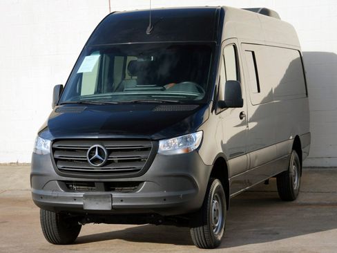 Used 2023 Mercedes-Benz Sprinter 2500 image 31