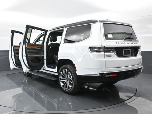 Used 2024 Jeep Grand Wagoneer Series III image 70