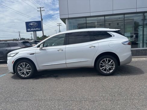 Used 2024 Buick Enclave Essence w/ Experience Buick Package FWD image 8