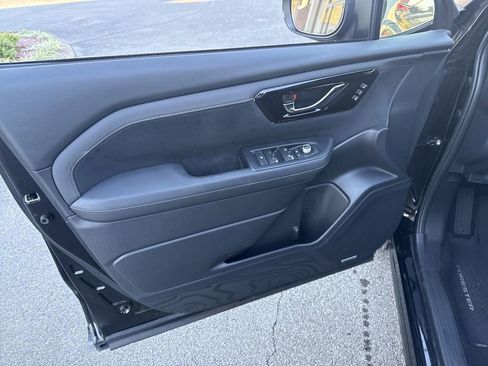 Used 2025 Subaru Forester Touring w/ Popular Package - Touring AWD/4WD image 24