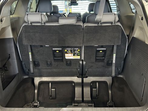 Used 2022 Toyota Sienna XLE image 15