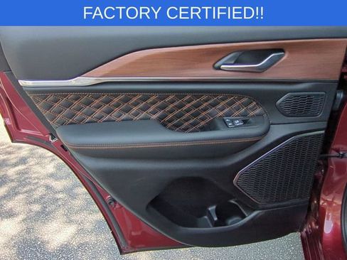 Certified 2025 Jeep Grand Cherokee Summit AWD/4WD image 29