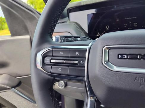 Used 2025 GMC Yukon Denali AWD/4WD image 21