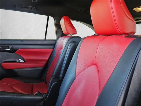 Used 2021 Toyota Highlander XSE image 22