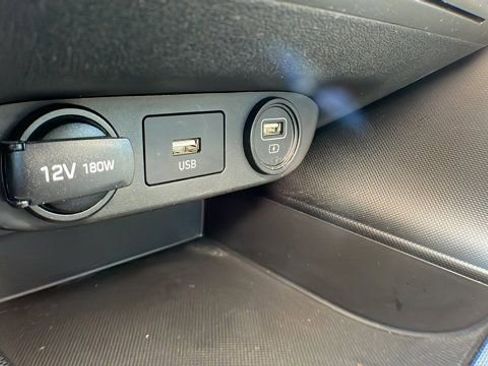 Used 2022 Hyundai Elantra SEL w/ Preferred Accessory Package image 17