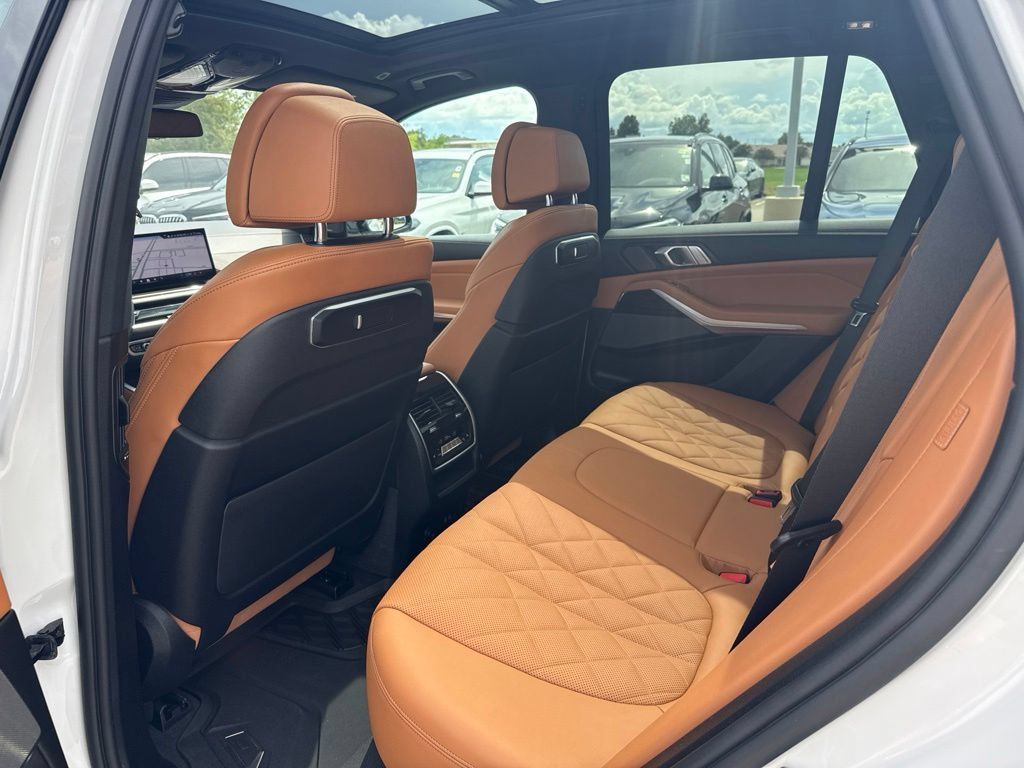 Certified 2024 BMW X5 xDrive40i w/ M Sport Package AWD/4WD image 22