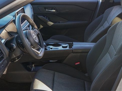 Used 2024 Nissan Rogue SV image 10