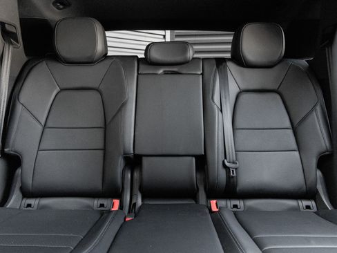 Certified 2024 Porsche Cayenne AWD/4WD image 26