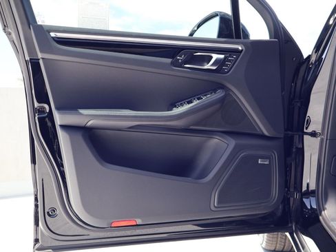 New 2026 Porsche Macan AWD/4WD image 13